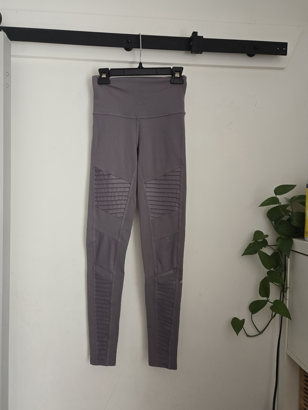 Alo Yoga Moto Leggings
